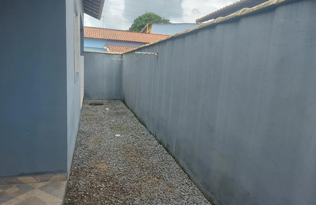Casa com piscina a 500m da praia em Unamar-1